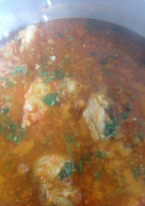 Una foto de POLLO EN SALSA martajada y CILANTRO A LA MARIO, S