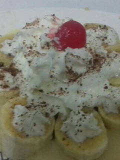 Una foto de Banana con chantilly... 🍌🍶
