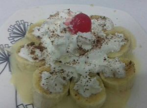 Una foto de Banana con chantilly... 🍌🍶