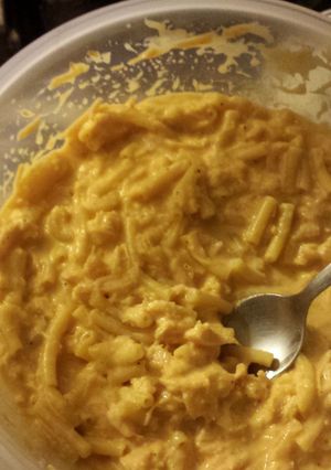A picture of chicken mac and cheese.