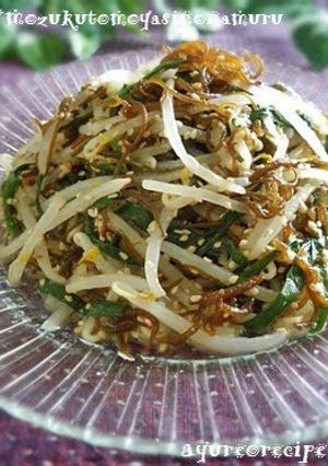 A picture of Umami-Rich Mozuku Seaweed and Bean Sprout Namul.