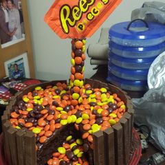 A picture of Reese's gravity cake.
