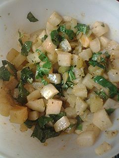 A picture of Kohlrabi and turnips.