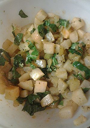 A picture of Kohlrabi and turnips.