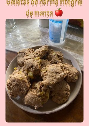 Una foto de Galletas de Harina Integral con 🍎👩🏻‍🍳