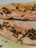 Trucha a la plancha al ajillo