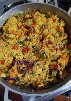 Una foto de Arroz de champiñones y frutos secos al curry 100%vegano