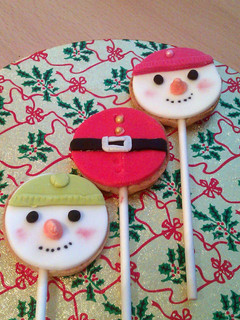 A picture of Vickys Vanilla Butter Cookie Pops, GF DF EF SF NF.
