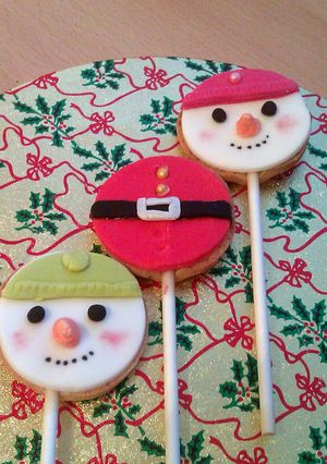 A picture of Vickys Vanilla Butter Cookie Pops, GF DF EF SF NF.