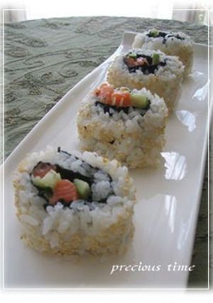 A picture of California Roll.