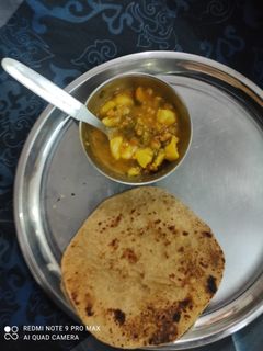 आलू की सब्जी(aloo ki sabzi recipe in hindi) रेसिपी मुख्य फोटो