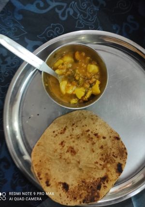 आलू की सब्जी(aloo ki sabzi recipe in hindi) रेसिपी मुख्य फोटो