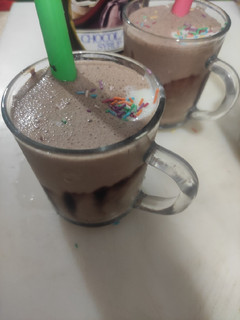 عکسی از دستور اسموتی یا میلک شیک شکلات ساده و فوری 😍😋