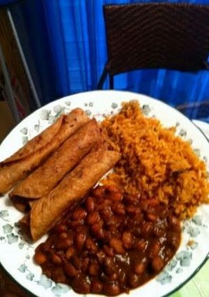A picture of Linda's Turkey Flautas.