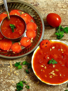रसा टमाटर- गाजर साग (Rasa tamatar - gajar saag recipe in Hindi) रेसिपी मुख्य फोटो