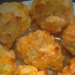 A picture of Cheddar Bay Biscuits.