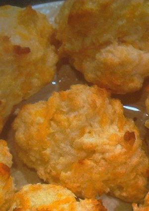 A picture of Cheddar Bay Biscuits.