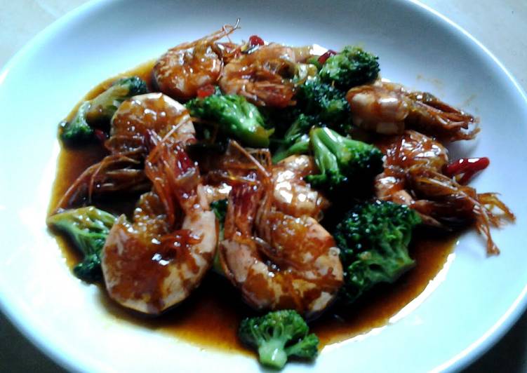 Recipe: Perfect Stirfry Shrimp and Brocolli