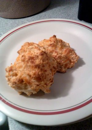 A picture of Cheesy garlic Bisquick biscuits.