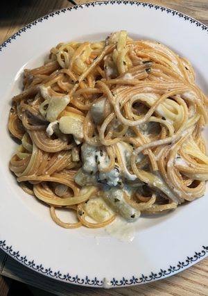 Une photo de Spaghetti demi complet et sauce crémeuse Chèvre miel poires