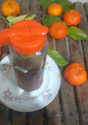 Una foto de Exprimido de mandarina con té helado