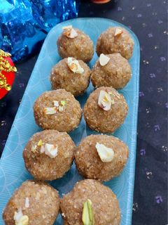 मिलेट चूरमा लड्डू (Milet churma laddu recipe in Hindi) रेसिपी मुख्य फोटो