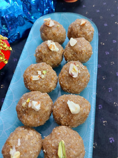 मिलेट चूरमा लड्डू (Milet churma laddu recipe in Hindi) रेसिपी मुख्य फोटो