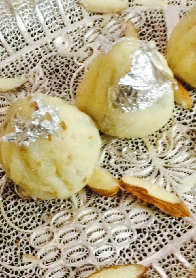 A picture of Dates and Nuts Filled Khoya Modak.