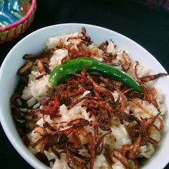 A picture of Onion Pulao.