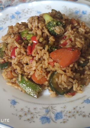 Una foto de Arroz con verduras estilo oriental en 15 minutos