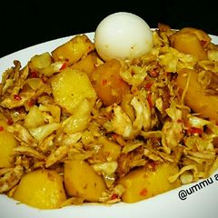 A picture of Curried shredded chicken potatoes.