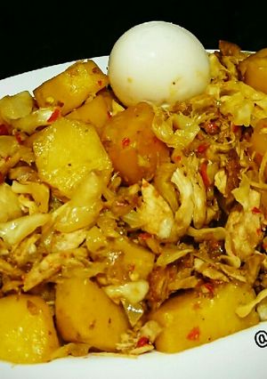 A picture of Curried shredded chicken potatoes.