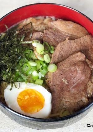 A picture of Shoyu ramen.