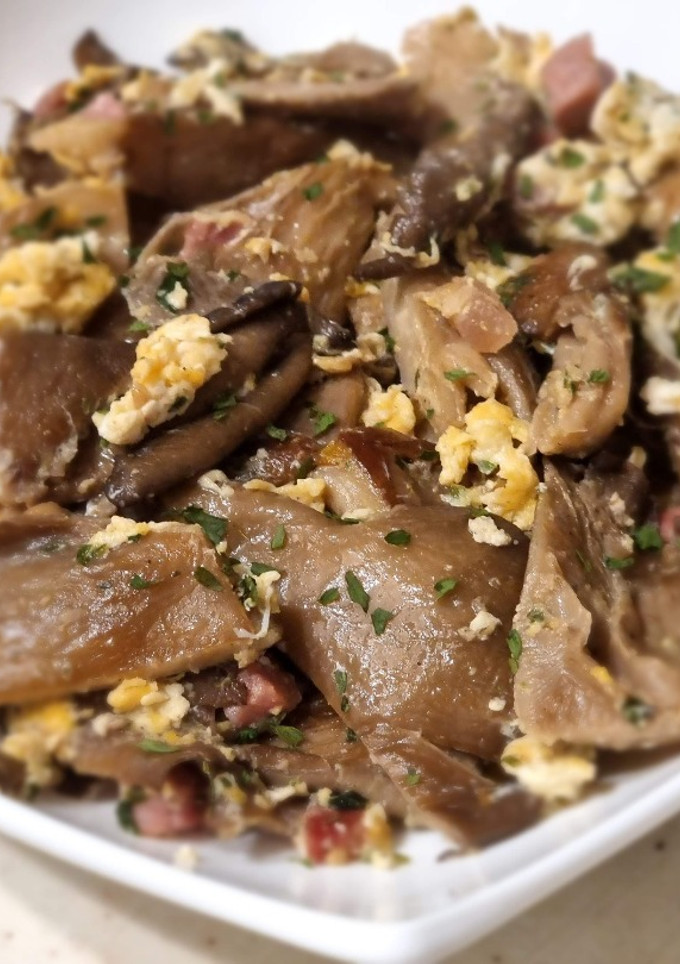 Una foto de Revuelto de setas de cardo (Receta de Conri)