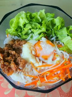 Hình của món Mỳ chũ trộn.
