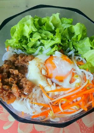 Hình của món Mỳ chũ trộn.