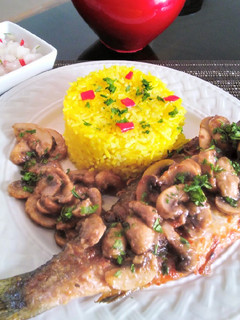 Una foto de Pescado con Champiñones 👍🇵🇪