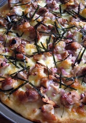 A picture of Teriyaki Chicken Pizza.