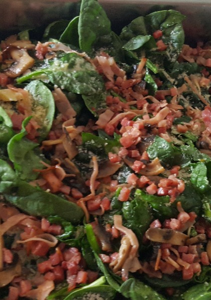 Una foto de Ensalada caliente de espinacas