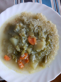 Una foto de Sopa de verduras con quinoa