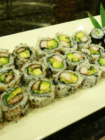 Easy Steps to Make Recipes Eel Roll and California Roll the Can Spoil the Tongue Tasty.