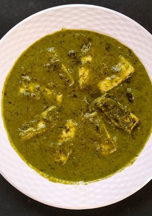 A picture of Paneer in Green curry (methi chaman).