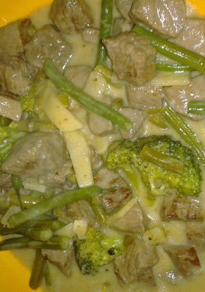 A picture of Thai Green Broccoli Beef.