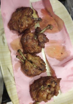 A picture of Chinese chicken drum sticks.