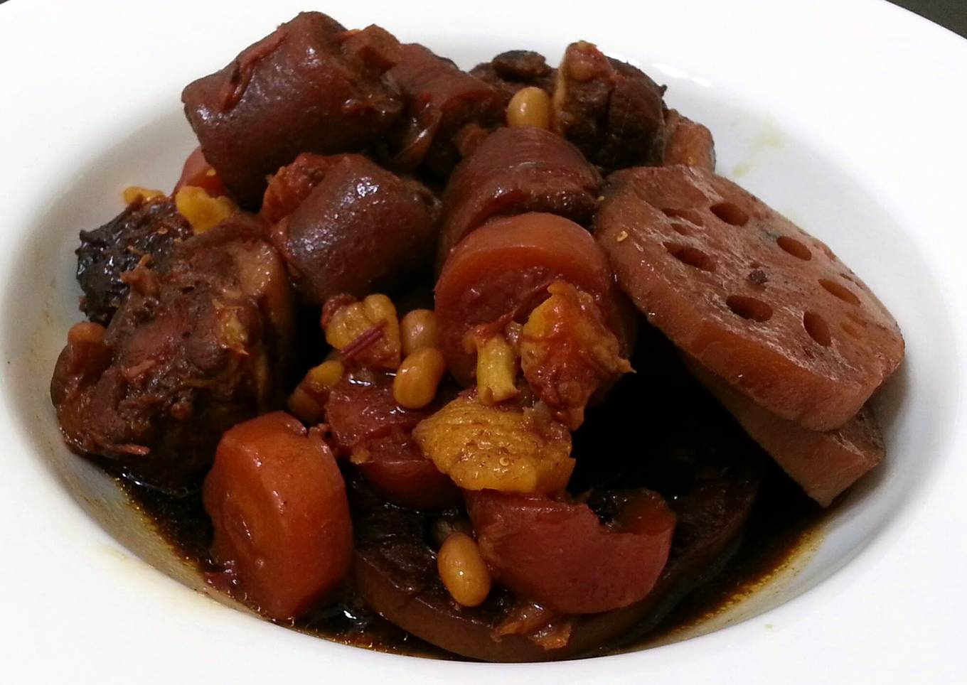 LG PIGTAIL WITH LOTUS SEED AND CARROT IN DANG GUI DARK SAUCE