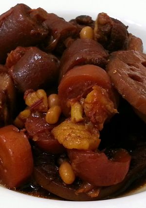 A picture of LG PIGTAIL WITH LOTUS SEED AND CARROT IN DANG GUI DARK SAUCE.