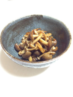 A picture of Fried Shimeji Mushrooms with Sesame Oil.