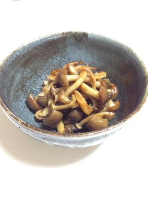 A picture of Fried Shimeji Mushrooms with Sesame Oil.