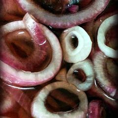 A picture of Easy Quick Pickled Red Onions.