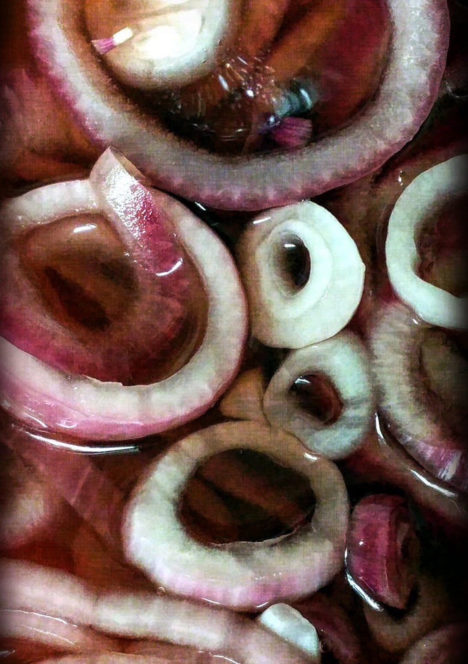 A picture of Easy Quick Pickled Red Onions.